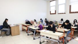 LİSE VE ÜNİVERSİTE YOLCULUĞUNDA HBB ÖĞRENCİLERİN YANINDA