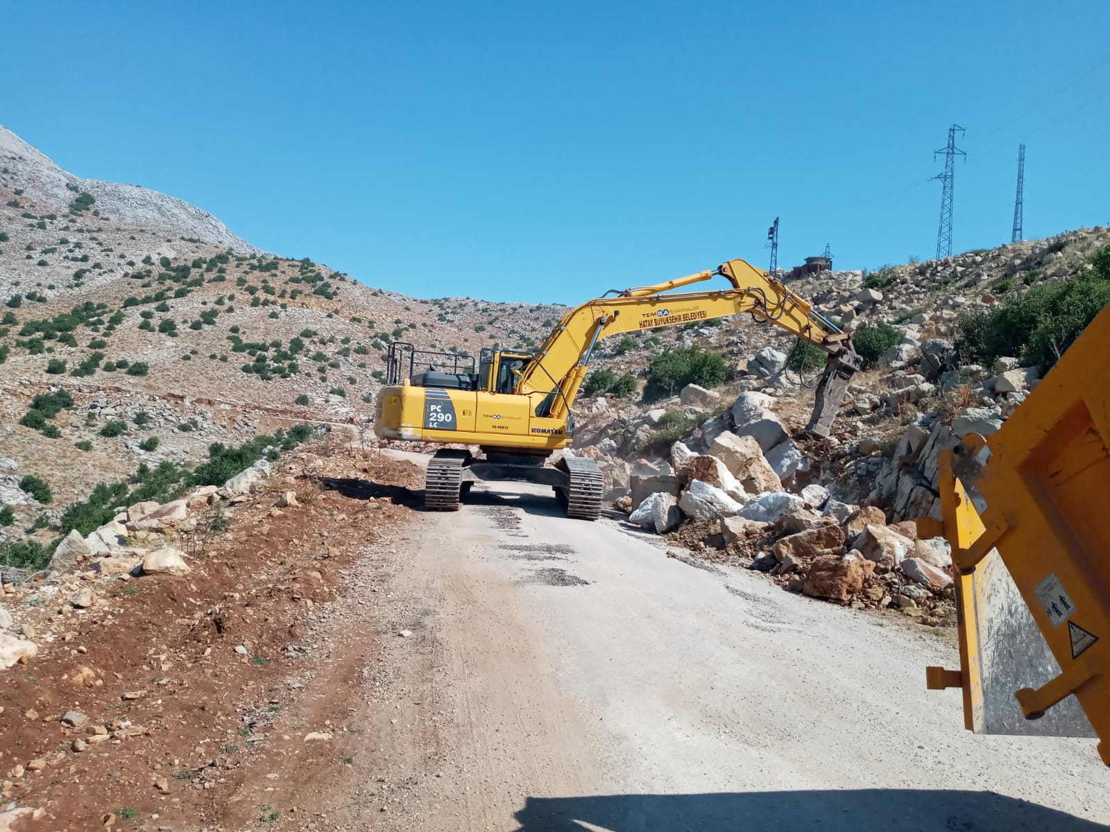 YOL AÇMA VE GENİŞLETME ÇALIŞMASININ ADRESİ YAYLADAĞI