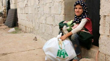 Afrin’de bin yetime çocuk gıda paketi