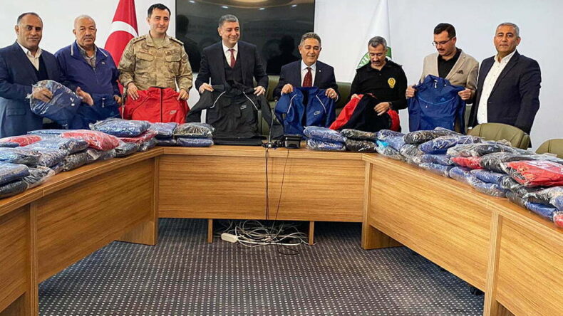 Ticaret Borsası’ndan 625 öğrenciye kışlık mont yardımı