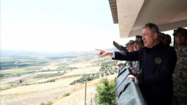 Bakan Akar ve komutanlar sınırın sıfır noktasında