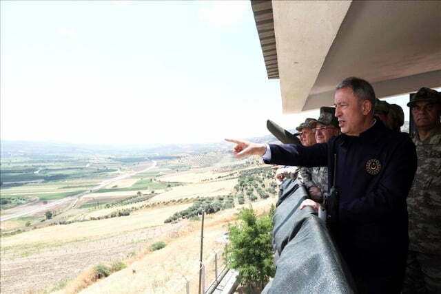 Bakan Akar ve komutanlar sınırın sıfır noktasında