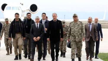 Bakan Akar ve komutanlar sınırın sıfır noktasında