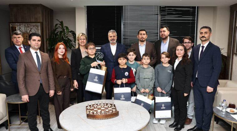 BAŞKAN ÖNTÜRK, ŞAMPİYONLARI AĞIRLADI