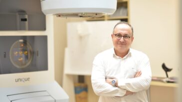 PROF. DR.  H. CEM ÖNAL MEME KANSERİ KONUSUNDA UYARDI