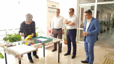 Reyhanlı Yatılı Bölge Ortaokulundan ebru şenliği