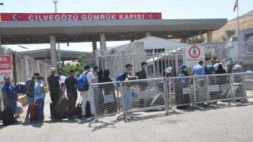 44 BİN 220 SURİYELİ BAYRAMLAŞMAK İÇİN ÜLKELERİNE GİTTİ