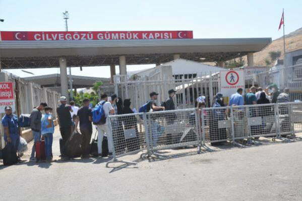 44 BİN 220 SURİYELİ BAYRAMLAŞMAK İÇİN ÜLKELERİNE GİTTİ