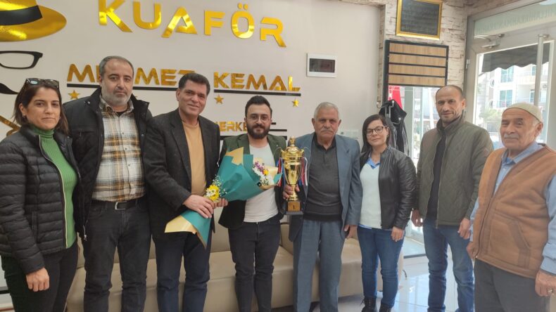 REYHANLI ESNAF VE SANATKARLAR ODASI’NDAN KUAFÖR MEHMET KEMAL KANAT’A TEBRİK ZİYARETİ
