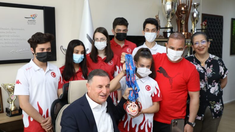 BAŞKAN SAVAŞ: BELEDİYEMİZ SPORCULARI BÜYÜK BAŞARILAR KAZANIYOR