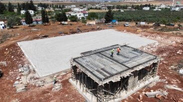 HBB, REYHANLI’DA YENİ HALI SAHA VE KAFETERYA PROJESİNE BAŞLADI