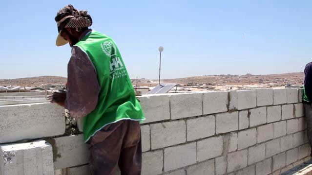 İHH, İdlib’de briket okul inşaatına başladı