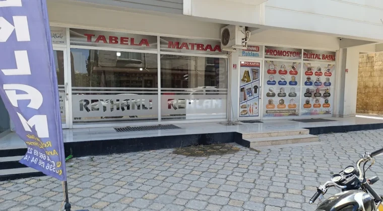 Hatay’da UV Baskı ve Kutu Harf Tabela Üretiminde Teknolojik Dönüşüm