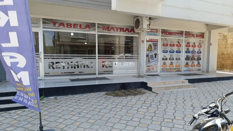 Hatay’da UV Baskı ve Kutu Harf Tabela Üretiminde Teknolojik Dönüşüm