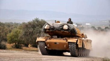 Hatay sınırına askeri araç  sevkiyatı yapıldı