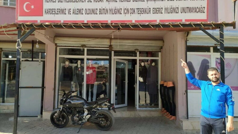 Suriye’li Muhammed’den “Türkiye’ye teşekkür” tabelası