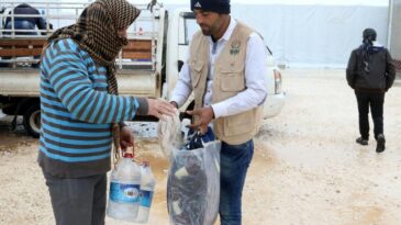 İHH’dan kamplara yerleşen Suriyelilere yardım