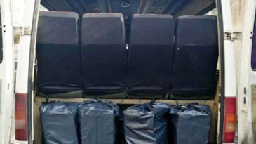 Minibüsten 2 bin paket  kaçak sigara ele geçirildi