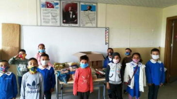 Reyhanlı’da İlkokul öğrencilerinden İzmir’e anlamlı mektup