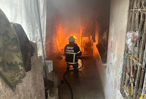 REYHANLI’DA YANAN EVDE MADDİ HASAR OLUŞTU