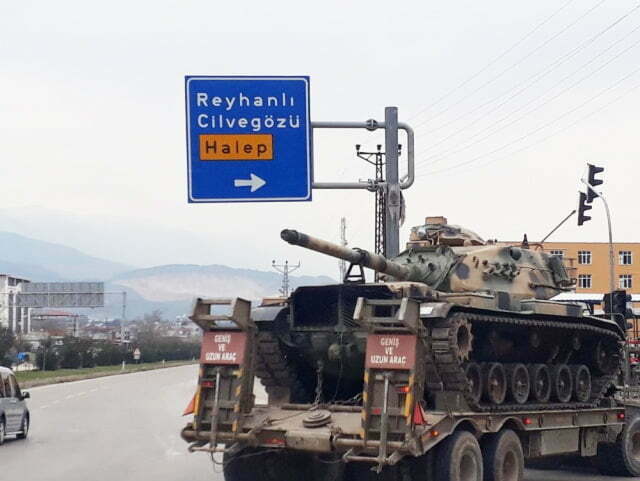 Sınıra Askeri Sevkiyat Sürüyor
