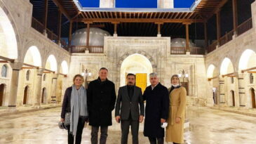 VALİ DOĞAN SİVAS’IN  TARİHİ YERLERİNİ TANITTI