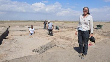 HATAY’DA 7 BİN 200 YIL ÖNCESİNE AİT 5 İNSAN AYAK İZİ KEŞFEDİLDİ