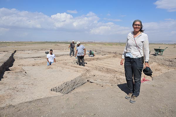 HATAY’DA 7 BİN 200 YIL ÖNCESİNE AİT 5 İNSAN AYAK İZİ KEŞFEDİLDİ