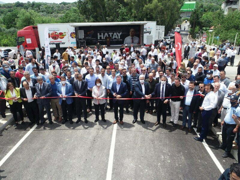 BÜYÜKÇAT İLE AKNEHİR’İ BİRBİRİNE BAĞLAYAN KÖPRÜ HİZMETE AÇILDI