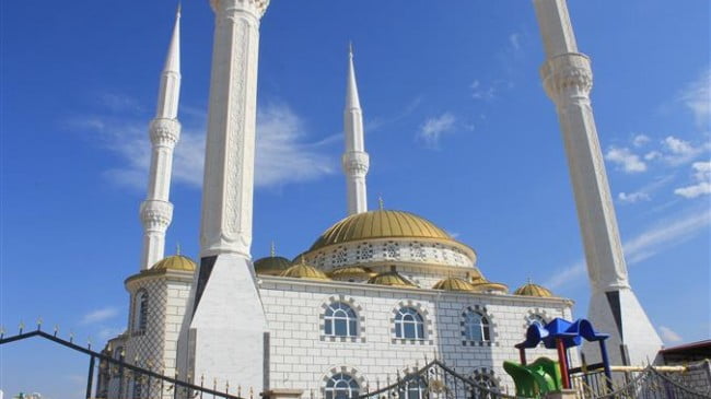 Minarelerden dua ve tekbir sesleri yükseldi