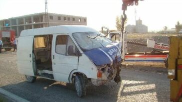 Uyarı Ateşi Açılan Minibüs Kaza Yaptı: 1 kişi öldü