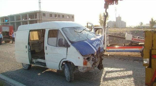 Uyarı Ateşi Açılan Minibüs Kaza Yaptı: 1 kişi öldü