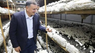 BAŞKAN SAVAŞ ÜRETİCİLERLE BİR ARADA